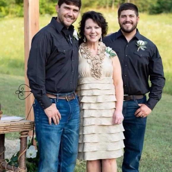 🌻 Welcome to my closet. 🌻 - Picture 3 of 16